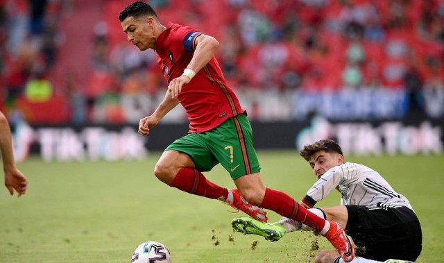  桑乔复出即造三球 多特逆转战胜门兴格拉德巴赫  