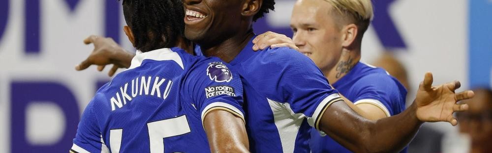  纽卡斯尔联边锋阿尔米隆独造三球主宰比赛