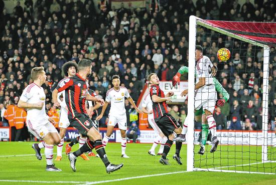  特里皮尔精准任意球绝杀伯恩茅斯  